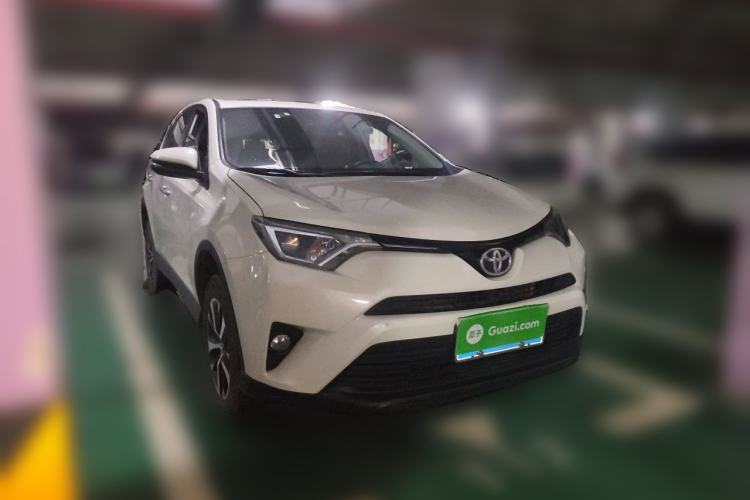 Used Toyota RAV4 2019 2.0L CVT Two-Wheel Drive Luxury Version China VI Standard Front Right 45 Deg