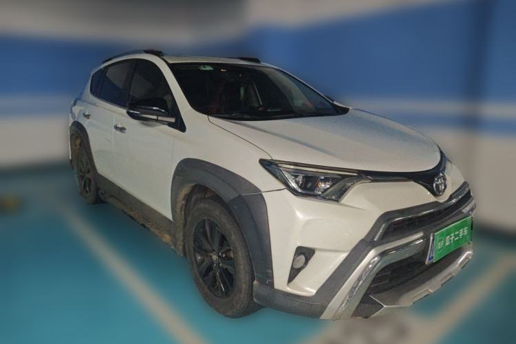 Used Toyota RAV4 2019 2.0L CVT Two-Wheel Drive Fashion X Limited Edition China V Standard Front Right 45 Deg