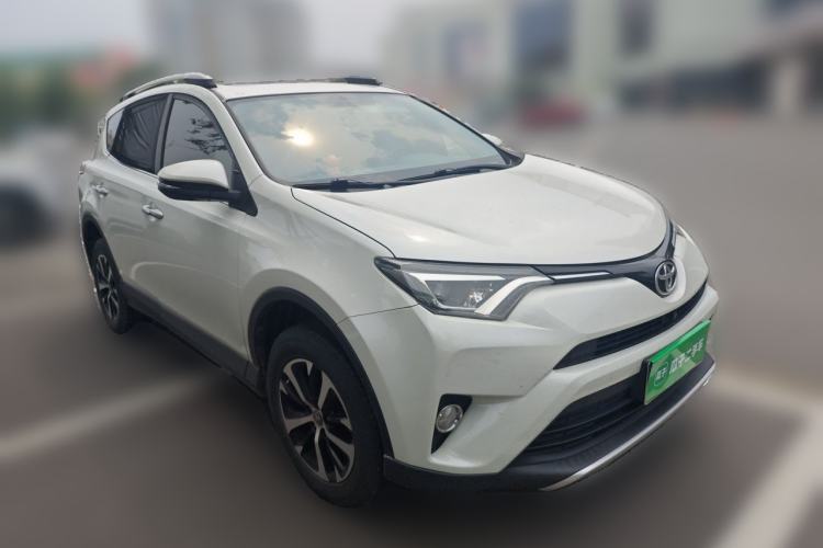 Used Toyota RAV4 2019 2.0L CVT Two-Wheel Drive ZhiShang Version China VI Standard Front Right 45 Deg