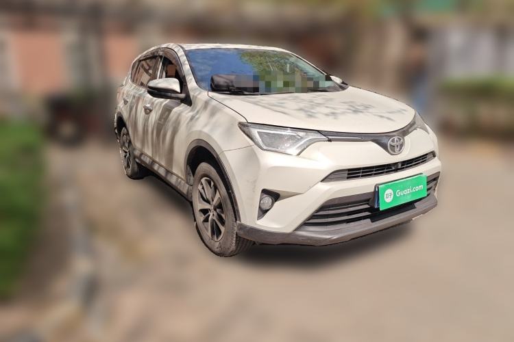Used Toyota RAV4 2019 2.0L CVT Two-Wheel Drive Luxury Version China VI Standard Front Right 45 Deg