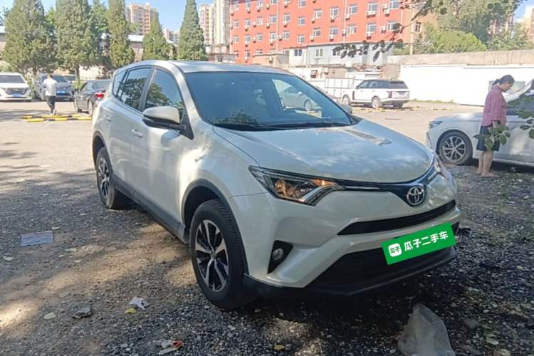 Used Toyota RAV4 2019 2.0L CVT Two-Wheel Drive Pioneer Edition China VI Standard Front Right 45 Deg