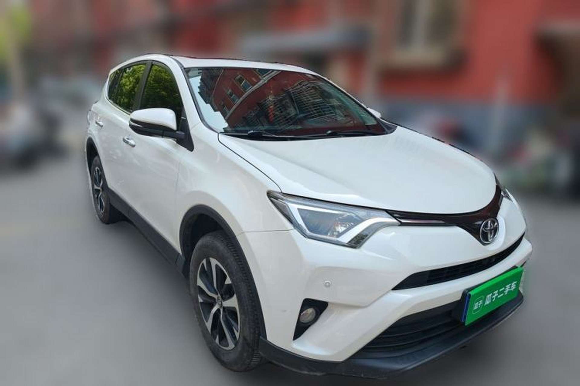 Used Toyota RAV4 2019 2.0L CVT Two-Wheel Drive Luxury Version China VI Standard Front Right 45 Deg