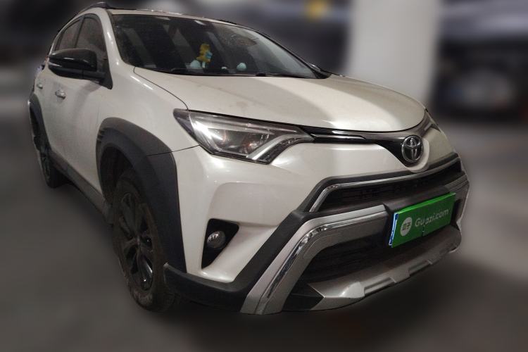 Used Toyota RAV4 2019 2.0L CVT Two-Wheel Drive Fashion X Limited Edition China V Standard Front Right 45 Deg