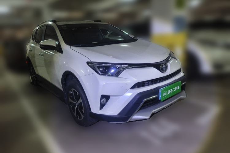 Used Toyota RAV4 2019 2.0L CVT Two-Wheel Drive Luxury Version China VI Standard Front Right 45 Deg