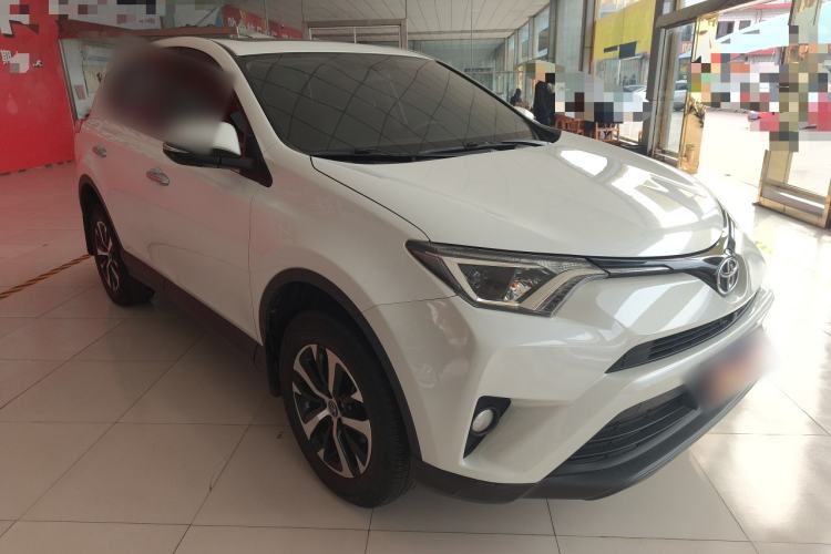Used Toyota RAV4 2019 2.0L CVT Two-Wheel Drive Luxury Version China VI Standard Front Right 45 Deg
