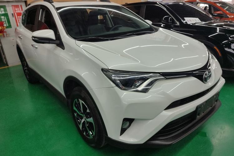 Used Toyota RAV4 2019 2.0L CVT Two-Wheel Drive Comfort Edition China VI Standard Front Right 45 Deg