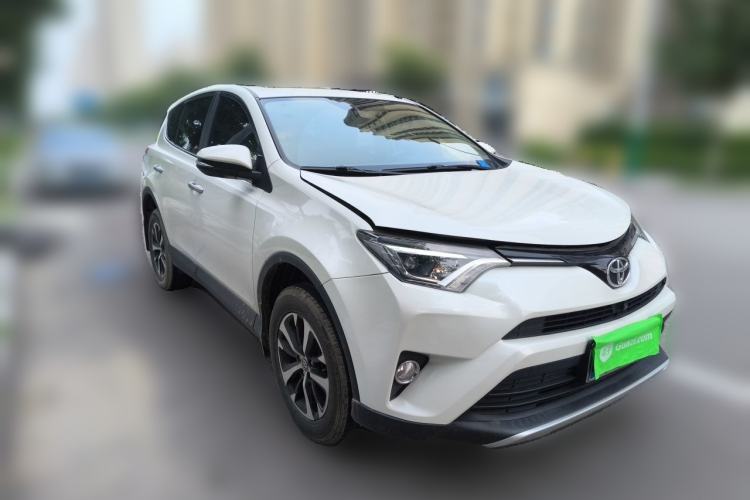 Used Toyota RAV4 2019 2.0L CVT Two-Wheel Drive Comfort Edition China VI Standard Front Right 45 Deg