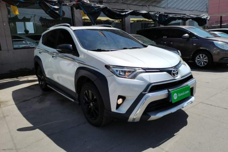 Used Toyota RAV4 2019 2.0L CVT Two-Wheel Drive Fashion X Limited Edition China V Standard Front Right 45 Deg