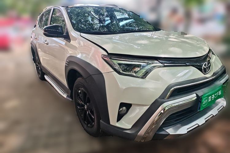 Used Toyota RAV4 2019 2.0L CVT Two-Wheel Drive Fashion X Limited Edition China VI Standard Front Right 45 Deg