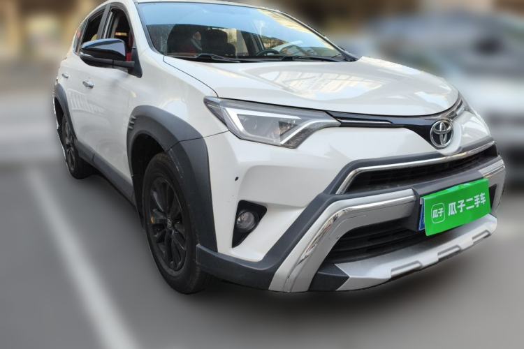 Used Toyota RAV4 2019 2.0L CVT Two-Wheel Drive Fashion X Limited Edition China VI Standard Front Right 45 Deg