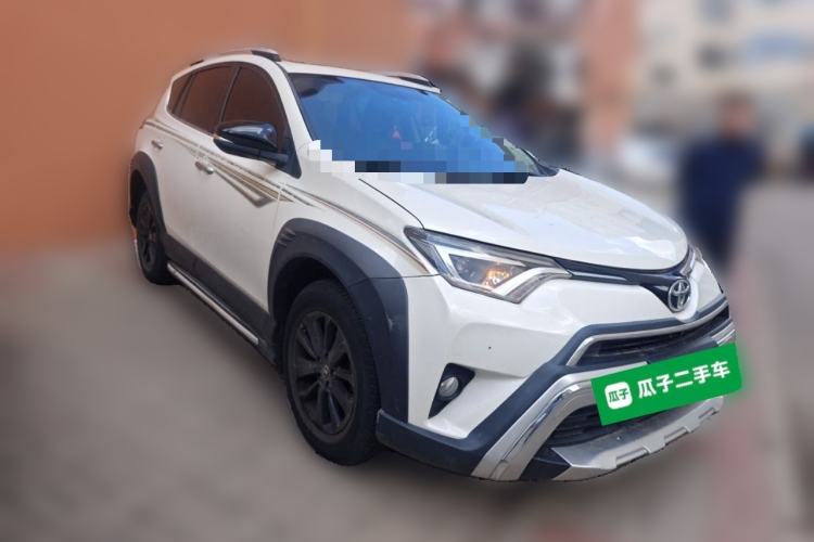 Used Toyota RAV4 2019 2.0L CVT Two-Wheel Drive Fashion X Limited Edition China V Standard Front Right 45 Deg