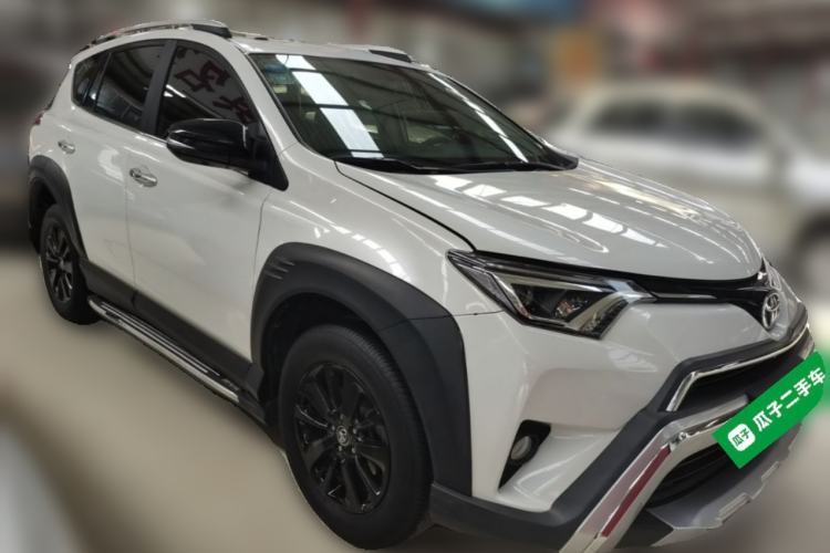 Used Toyota RAV4 2019 2.0L CVT Two-Wheel Drive Fashion X Limited Edition China VI Standard Front Right 45 Deg