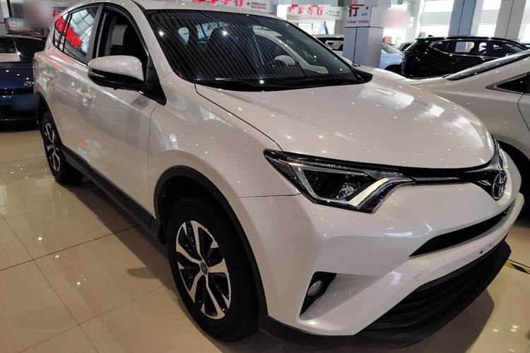Used Toyota RAV4 2019 2.0L CVT Two-Wheel Drive Pioneer Edition China VI Standard Front Right 45 Deg