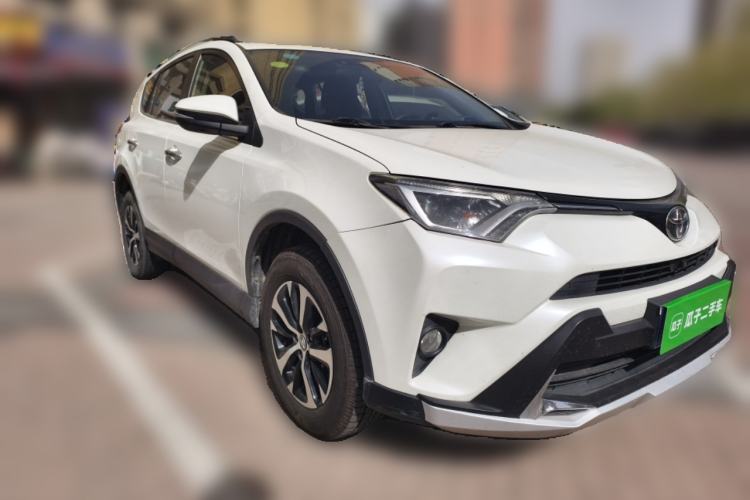 Used Toyota RAV4 2019 2.0L CVT Two-Wheel Drive Comfort Edition China VI Standard Front Right 45 Deg