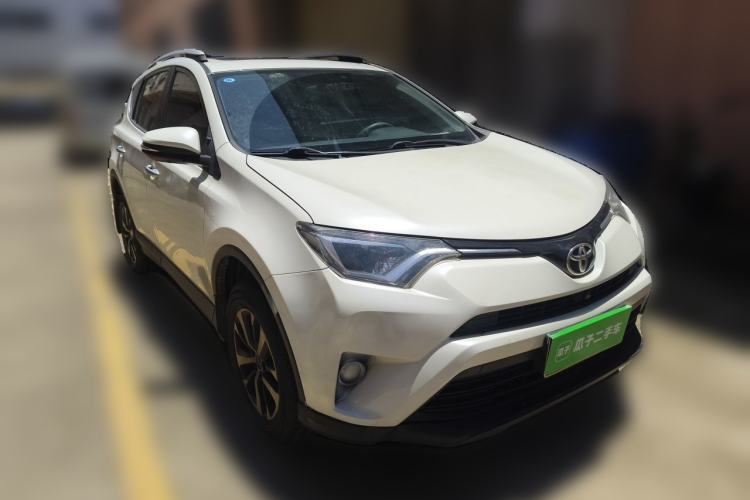 Used Toyota RAV4 2019 2.0L CVT Two-Wheel Drive Luxury Version China VI Standard Front Right 45 Deg