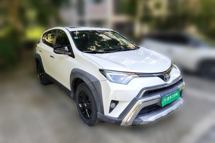 Used Toyota RAV4 2019 2.0L CVT Two-Wheel Drive Fashion X Limited Edition China V Standard Front Right 45 Deg