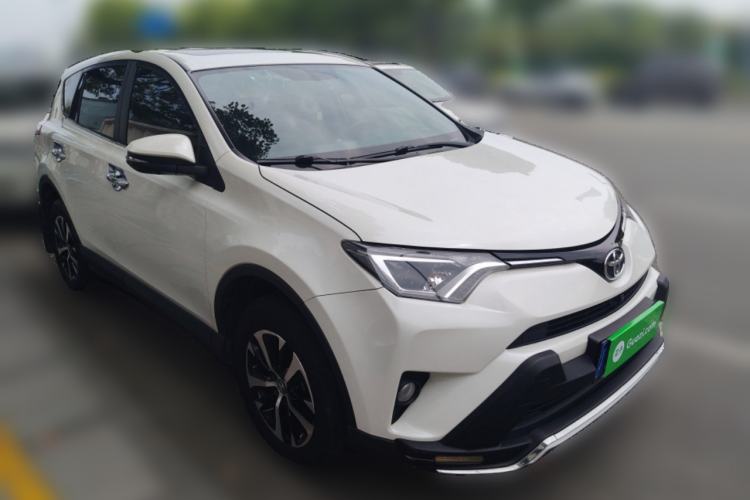 Used Toyota RAV4 2019 2.0L CVT Two-Wheel Drive Pioneer Edition China V Standard Front Right 45 Deg