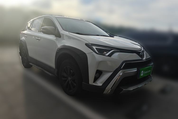 Used Toyota RAV4 2019 2.0L CVT Two-Wheel Drive Fashion X Limited Edition China VI Standard Front Right 45 Deg