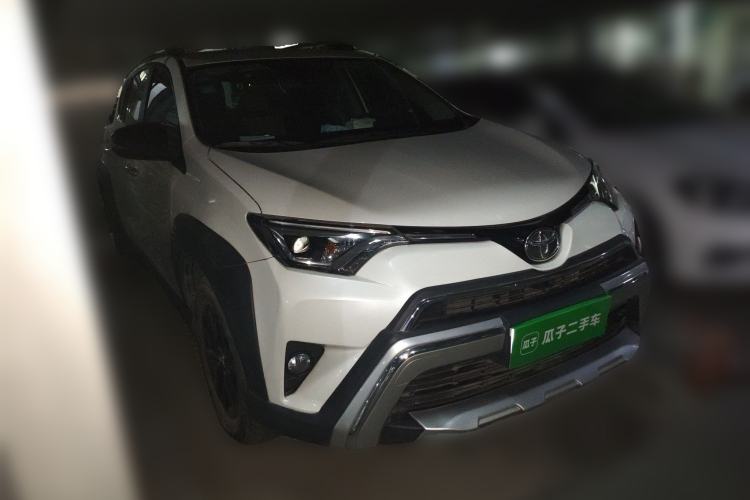 Used Toyota RAV4 2019 2.0L CVT Two-Wheel Drive Fashion X Limited Edition China V Standard Front Right 45 Deg