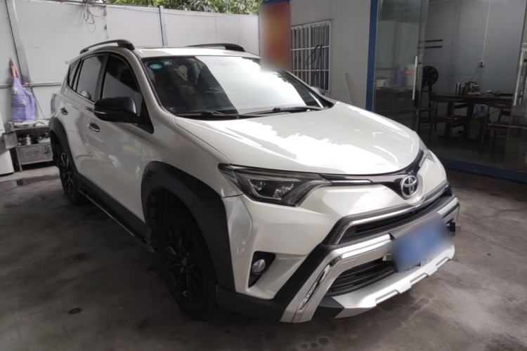 Used Toyota RAV4 2019 2.0L CVT Two-Wheel Drive Fashion X Limited Edition China VI Standard Front Right 45 Deg