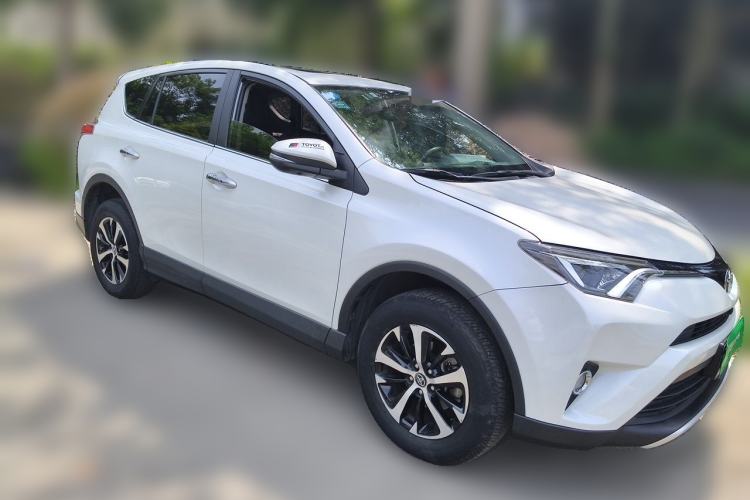 Used Toyota RAV4 2019 2.0L CVT Two-Wheel Drive ZhiShang Version China VI Standard Front Right 45 Deg