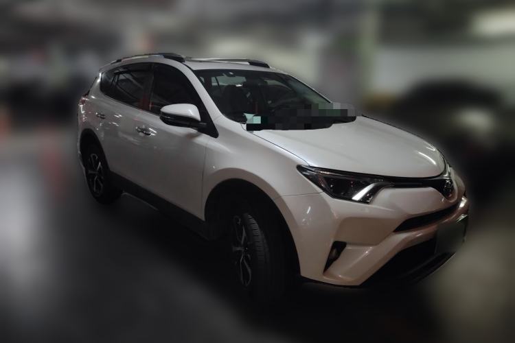 Used Toyota RAV4 2019 2.0L CVT Two-Wheel Drive Luxury Version China VI Standard Front Right 45 Deg