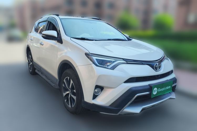 Used Toyota RAV4 2019 2.0L CVT Two-Wheel Drive ZhiShang Version China VI Standard Front Right 45 Deg