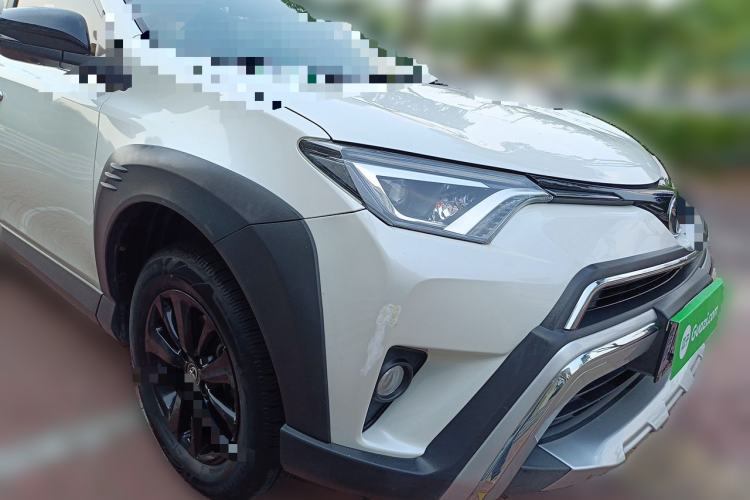 Used Toyota RAV4 2019 2.0L CVT Two-Wheel Drive Fashion X Limited Edition China VI Standard Front Right 45 Deg