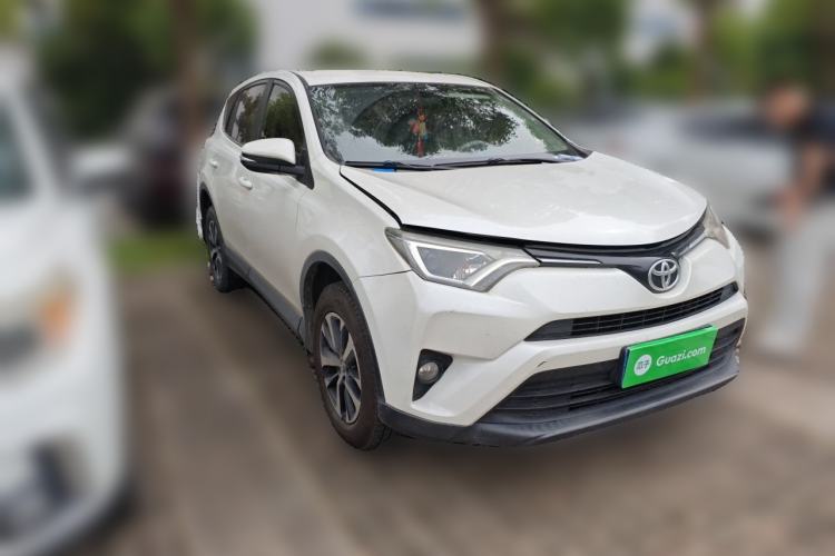Used Toyota RAV4 2019 2.0L CVT Two-Wheel Drive Urban Edition China VI Standard Front Right 45 Deg