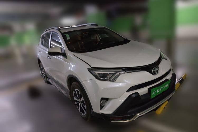Used Toyota RAV4 2019 2.0L CVT Two-Wheel Drive ZhiShang Version China VI Standard Front Right 45 Deg