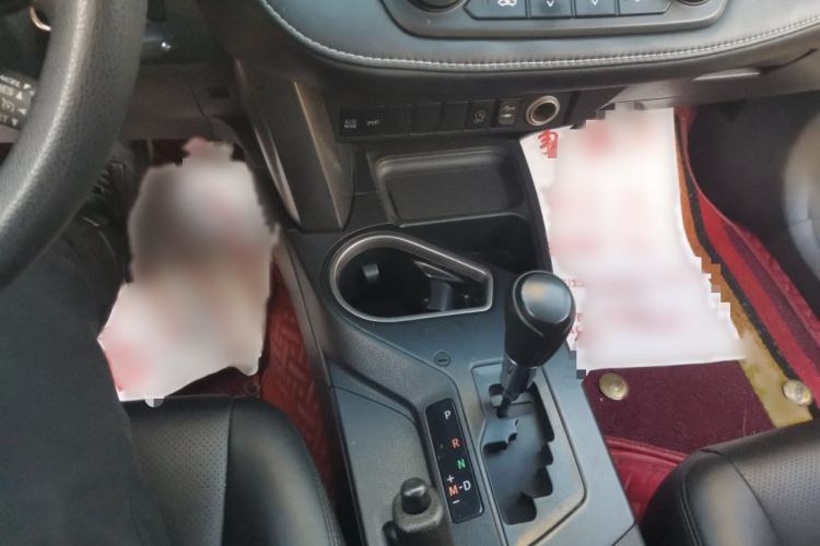 Used Toyota RAV4 2019 2.0L CVT Two-Wheel Drive Pioneer Edition China VI Standard Gear Lever