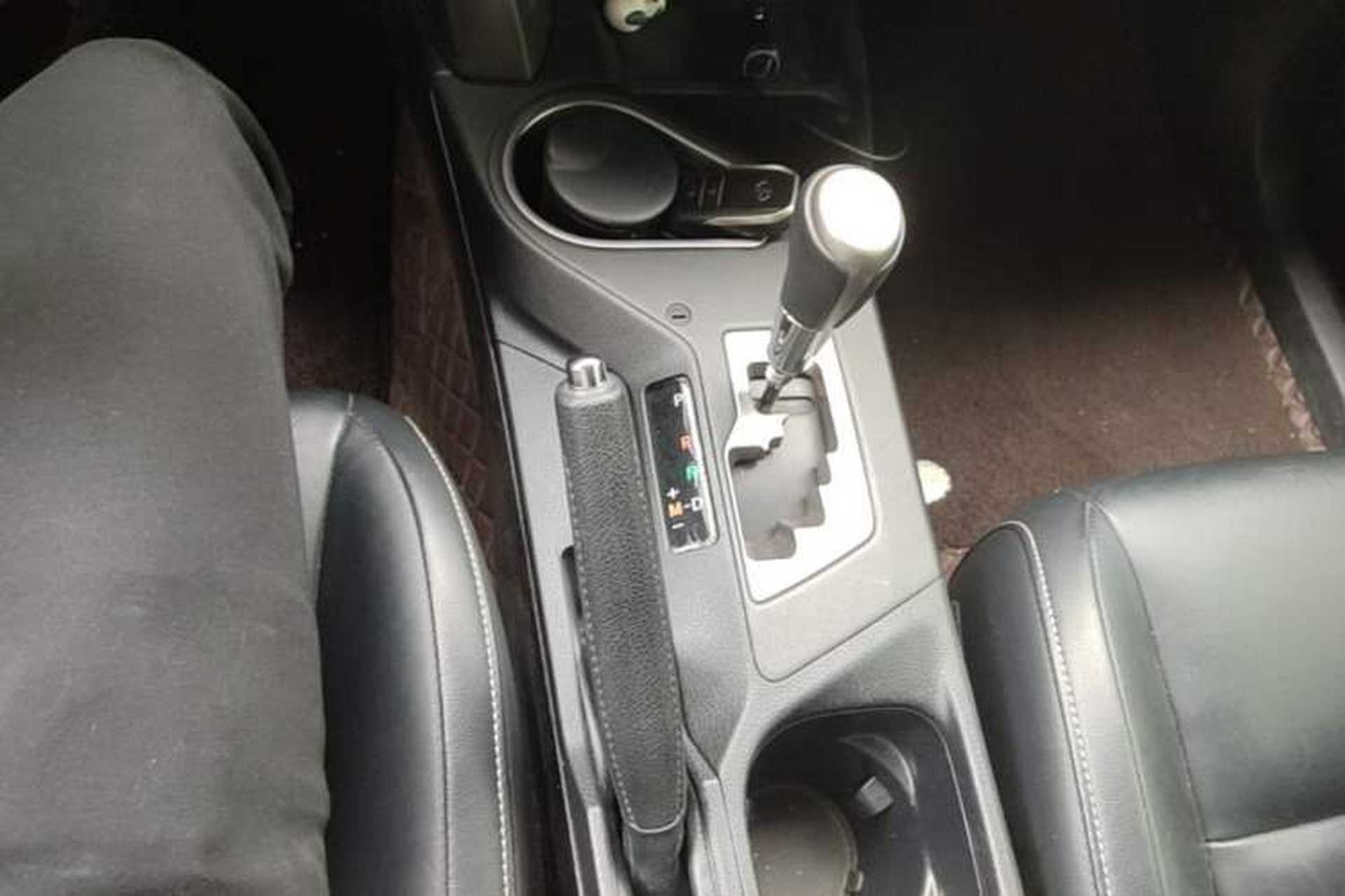 Used Toyota RAV4 2019 2.0L CVT Two-Wheel Drive ZhiShang Version China VI Standard Gear Lever