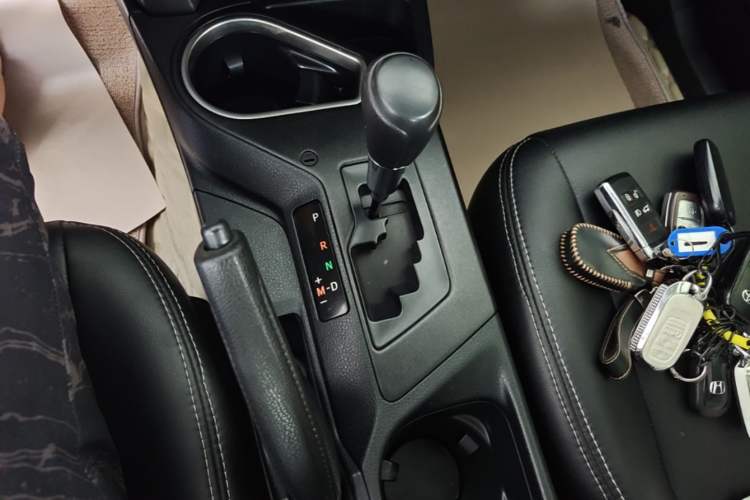 Used Toyota RAV4 2019 2.0L CVT Two-Wheel Drive Pioneer Edition China VI Standard Gear Lever
