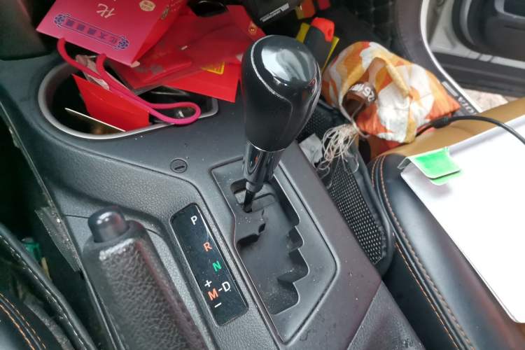 Used Toyota RAV4 2019 2.0L CVT Two-Wheel Drive Luxury Version China VI Standard Gear Lever