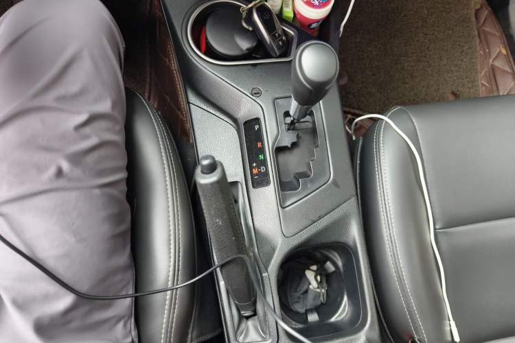 Used Toyota RAV4 2019 2.0L CVT Two-Wheel Drive Fashion X Limited Edition China V Standard Gear Lever