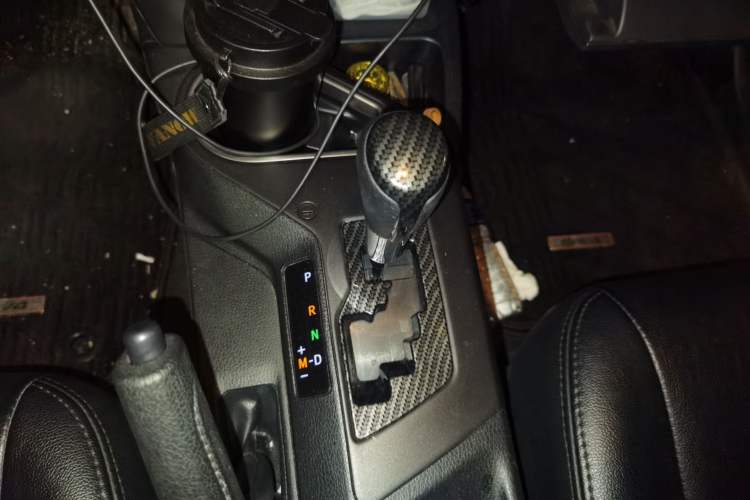 Used Toyota RAV4 2019 2.0L CVT Two-Wheel Drive Fashion X Limited Edition China VI Standard Gear Lever