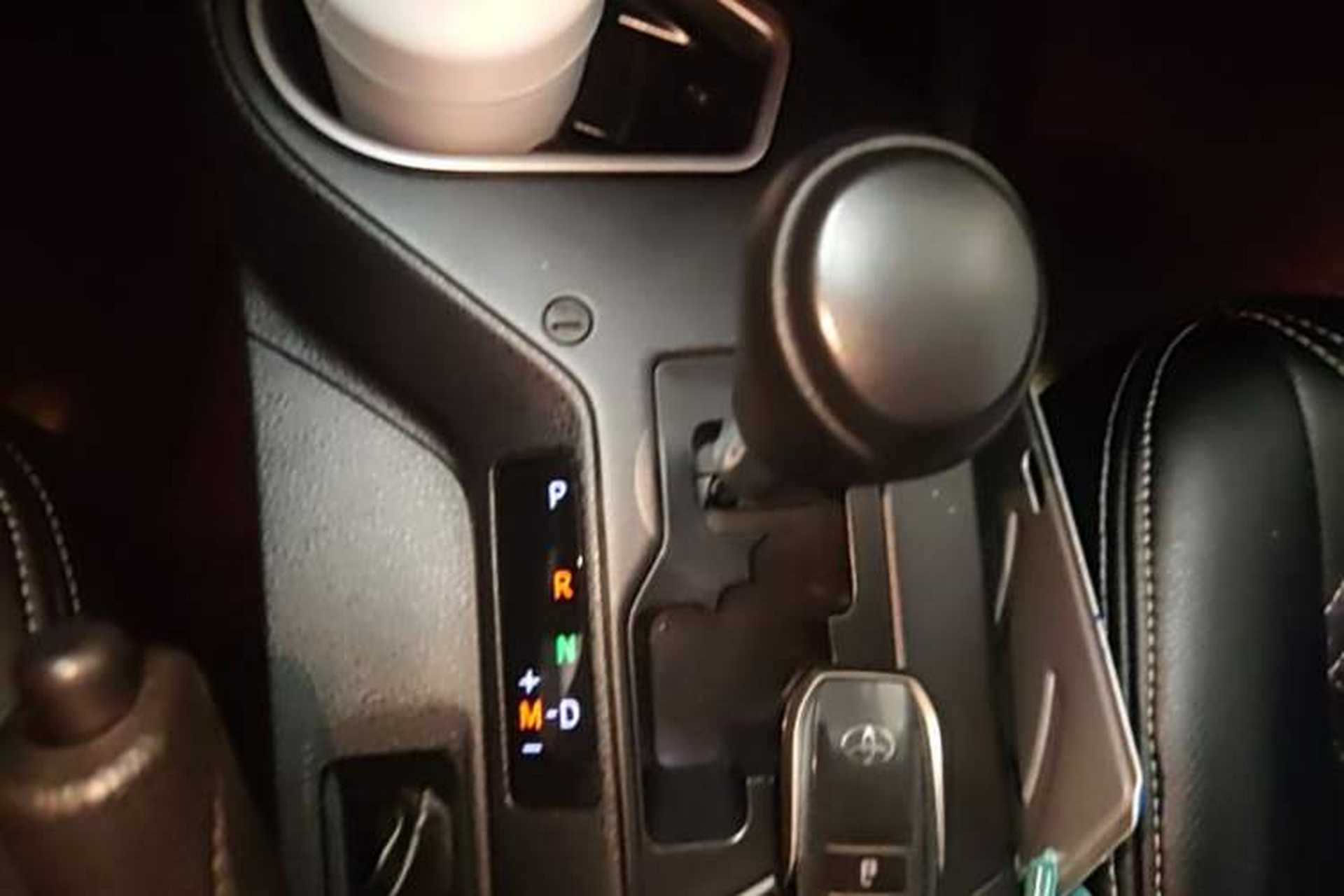 Used Toyota RAV4 2019 2.0L CVT Two-Wheel Drive Luxury Version China VI Standard Gear Lever