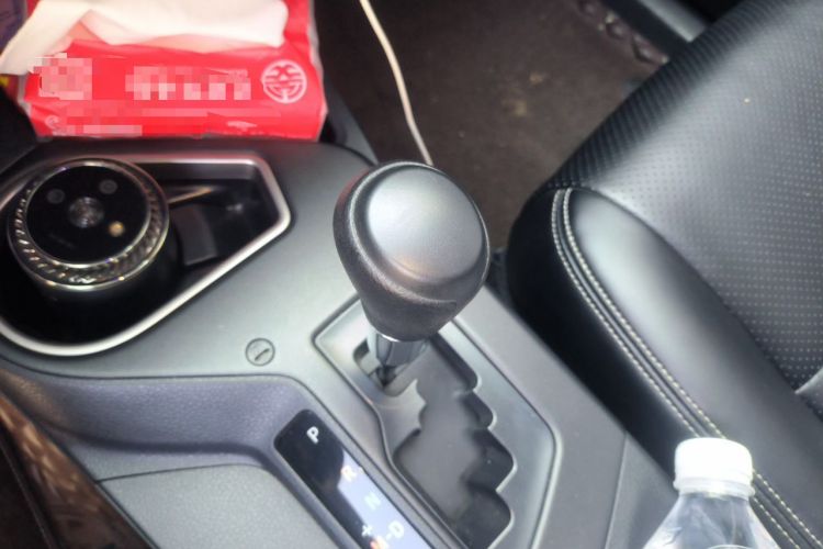 Used Toyota RAV4 2019 2.0L CVT Two-Wheel Drive Fashion X Limited Edition China VI Standard Gear Lever