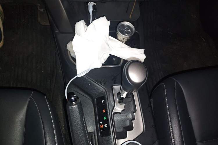Used Toyota RAV4 2019 2.0L CVT Two-Wheel Drive ZhiShang Version China VI Standard Gear Lever