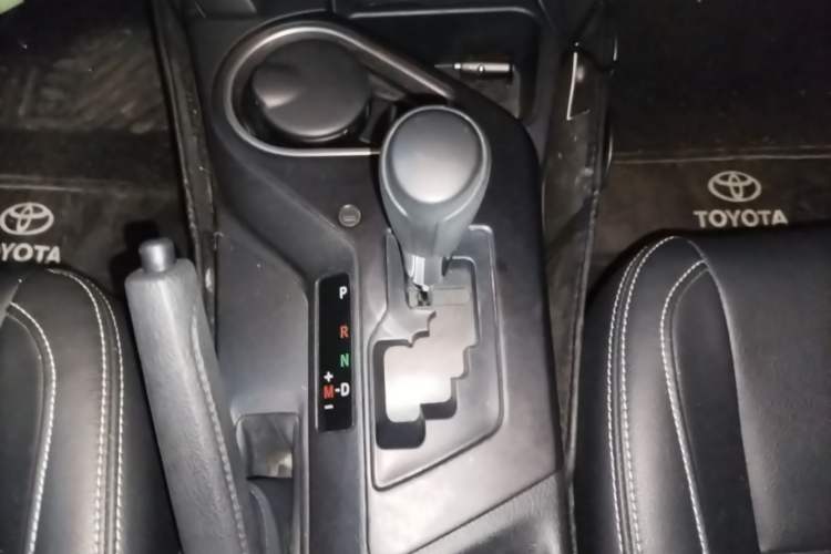 Used Toyota RAV4 2019 2.0L CVT Two-Wheel Drive Pioneer Edition China V Standard Gear Lever