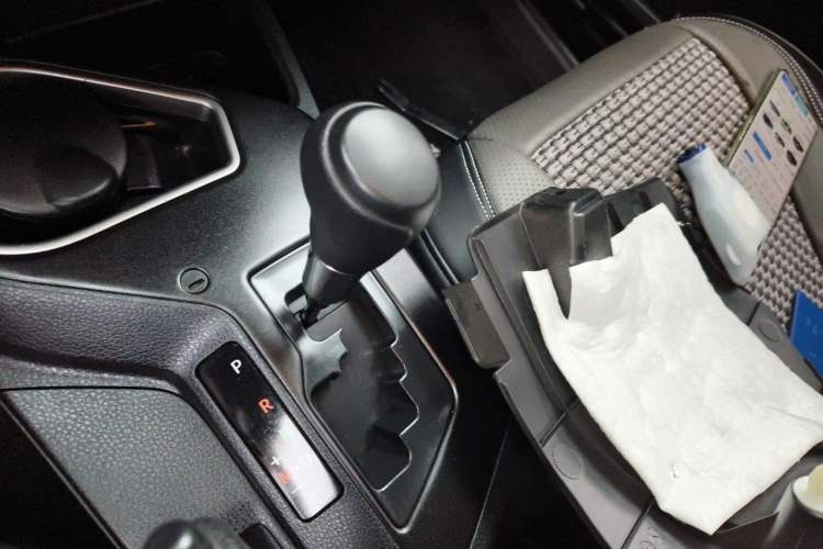Used Toyota RAV4 2019 2.0L CVT Two-Wheel Drive Fashion X Limited Edition China V Standard Gear Lever