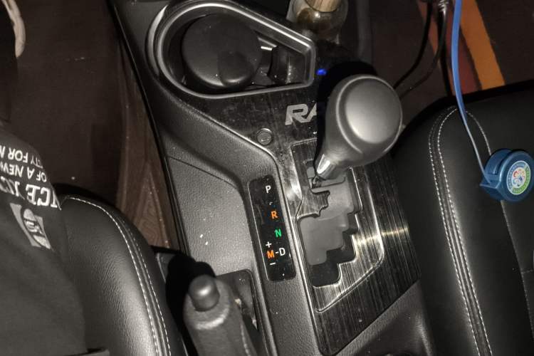 Used Toyota RAV4 2019 2.0L CVT Two-Wheel Drive Pioneer Edition China VI Standard Gear Lever
