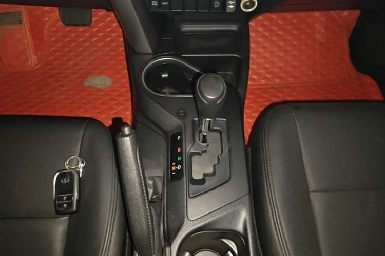 Used Toyota RAV4 2019 2.0L CVT Two-Wheel Drive Fashion X Limited Edition China V Standard Gear Lever