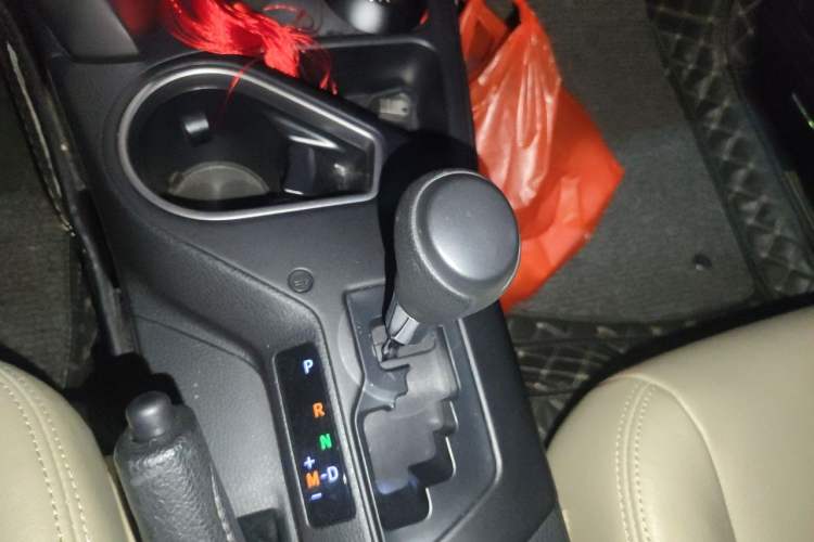 Used Toyota RAV4 2019 2.0L CVT Two-Wheel Drive Luxury Version China VI Standard Gear Lever