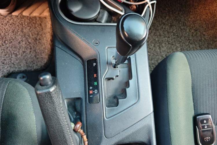 Used Toyota RAV4 2019 2.0L CVT Two-Wheel Drive Luxury Version China VI Standard Gear Lever