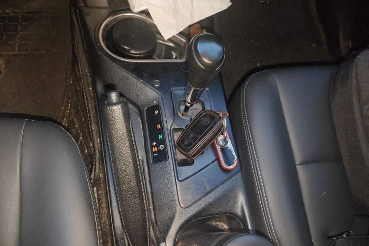 Used Toyota RAV4 2019 2.0L CVT Two-Wheel Drive Pioneer Edition China V Standard Gear Lever