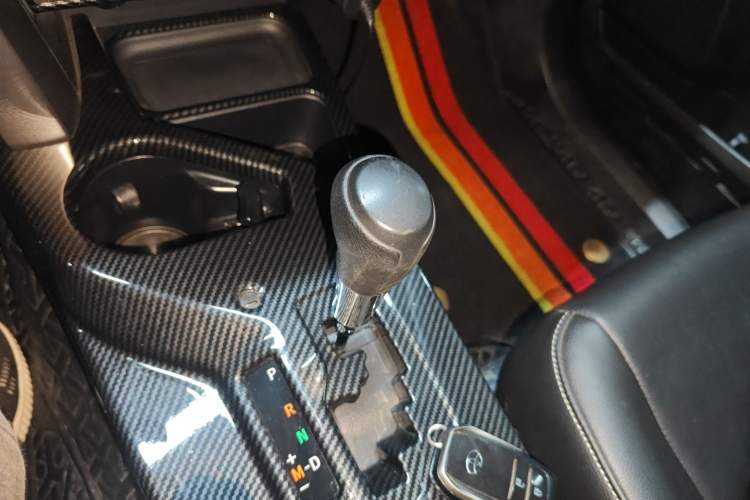 Used Toyota RAV4 2019 2.0L CVT Two-Wheel Drive Luxury Version China VI Standard Gear Lever