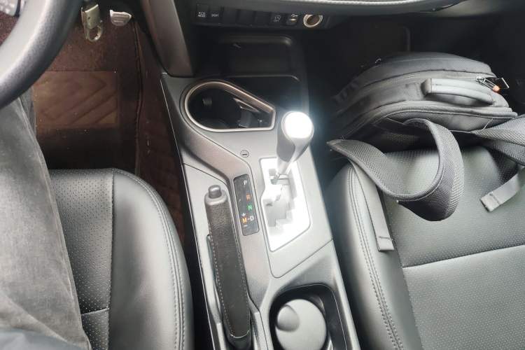 Used Toyota RAV4 2019 2.0L CVT Two-Wheel Drive Pioneer Edition China V Standard Gear Lever