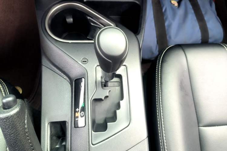 Used Toyota RAV4 2019 2.0L CVT Two-Wheel Drive Pioneer Edition China V Standard Gear Lever