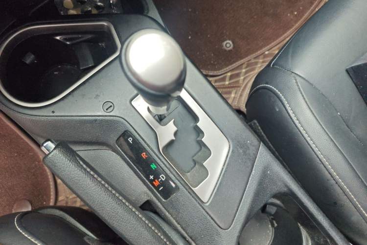 Used Toyota RAV4 2019 2.0L CVT Two-Wheel Drive ZhiShang Version China VI Standard Gear Lever